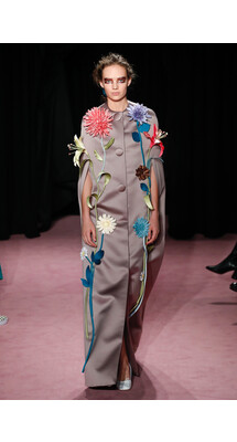 Viktor and Rolf Spring 2018 Couture Paris PFW коллекция 2018 Виктор и Рольф кутюр лето 2018 неделя высокой моды в Париже Mainstyles